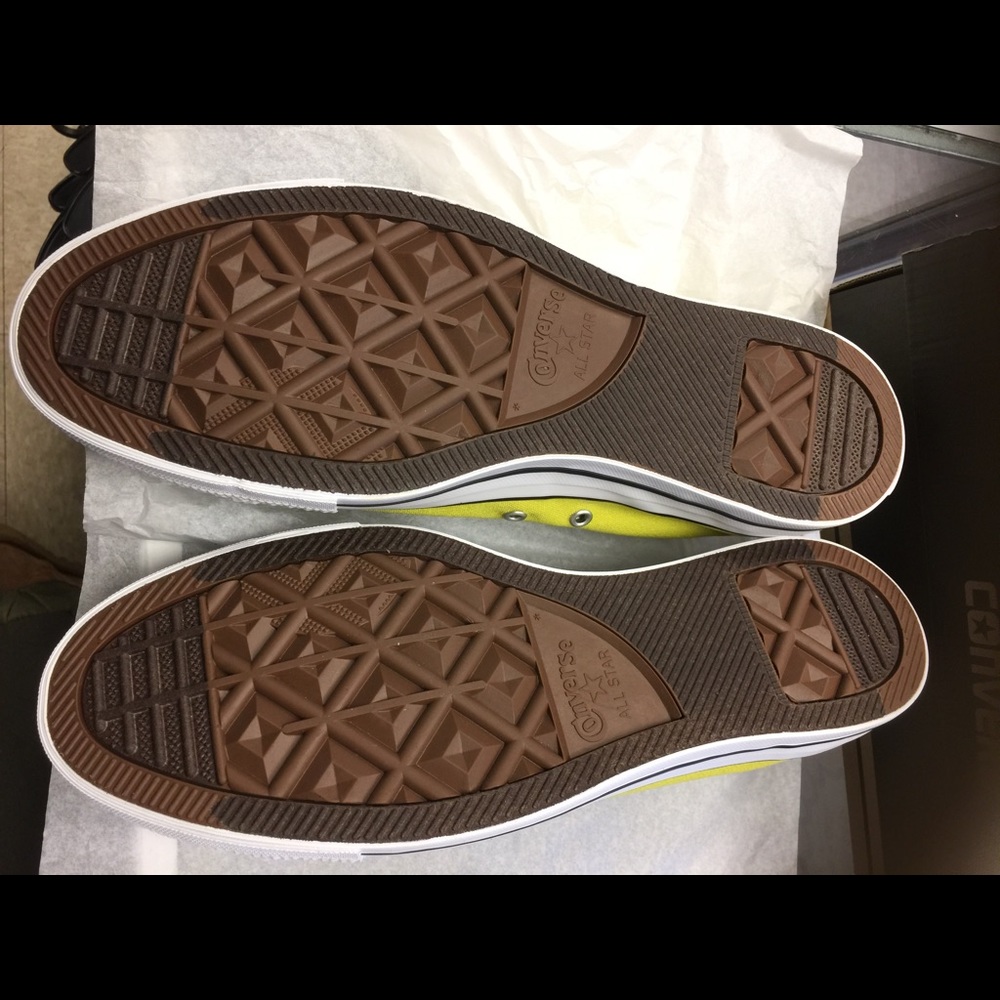 Authentic Converse - Picture 4 of 4